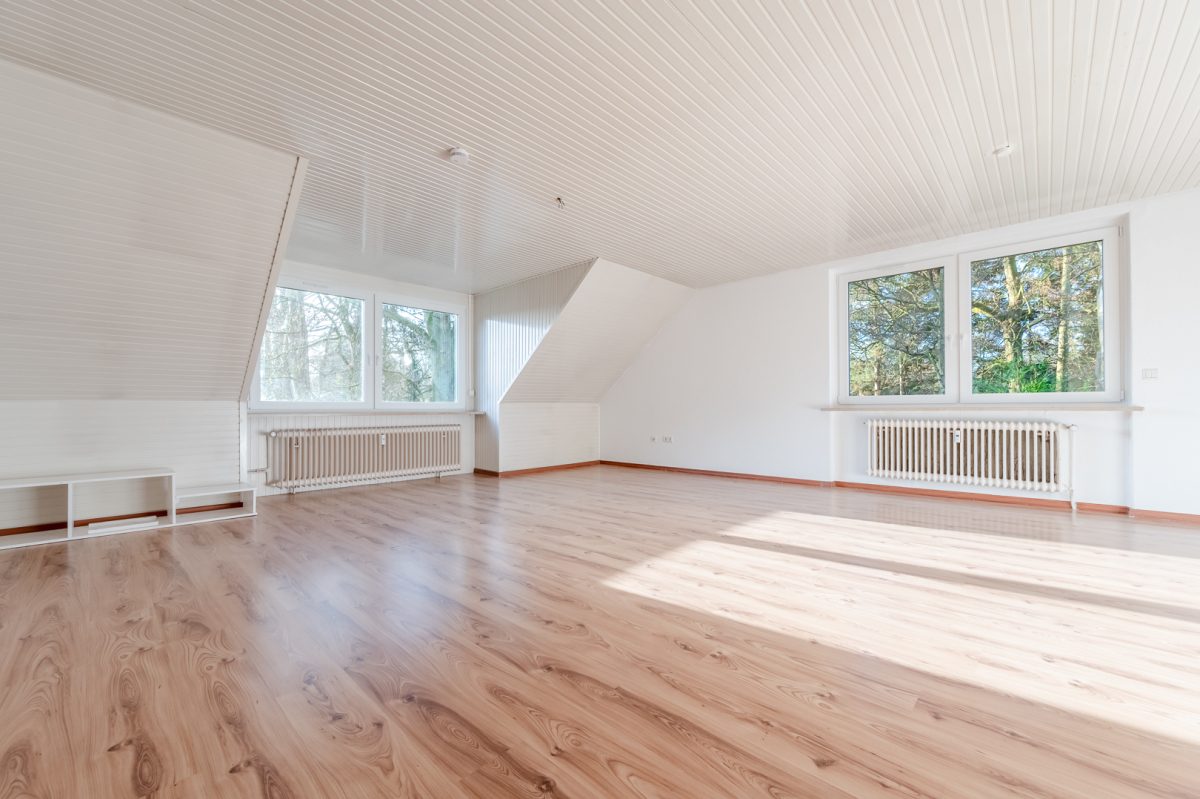 Immobilienangebot - Hamburg / Rahlstedt - Alle - TOP-Villenlage: 2-Familienhaus, teilvermietet, Vollkeller, Doppelgarage und 1.258 qm Grundstück!
