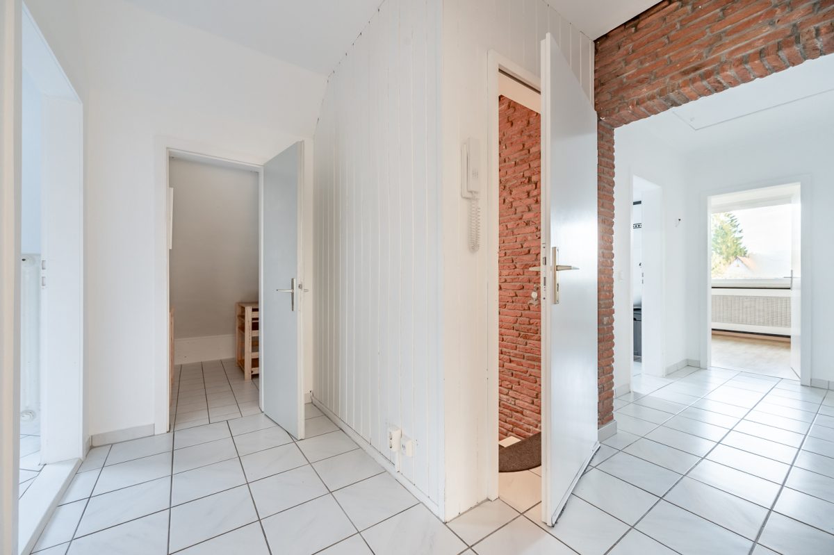 Immobilienangebot - Hamburg / Rahlstedt - Alle - TOP-Villenlage: 2-Familienhaus, teilvermietet, Vollkeller, Doppelgarage und 1.258 qm Grundstück!