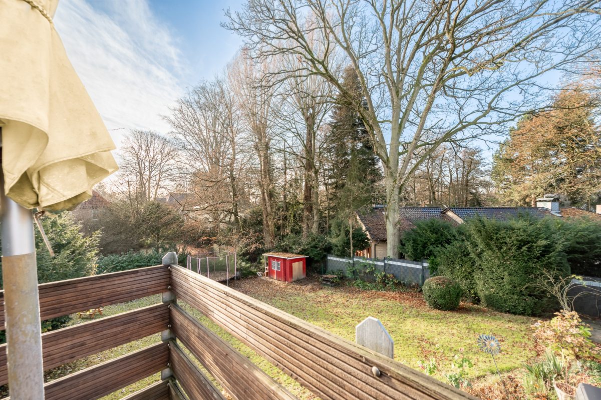 Immobilienangebot - Hamburg / Rahlstedt - Alle - TOP-Villenlage: 2-Familienhaus, teilvermietet, Vollkeller, Doppelgarage und 1.258 qm Grundstück!
