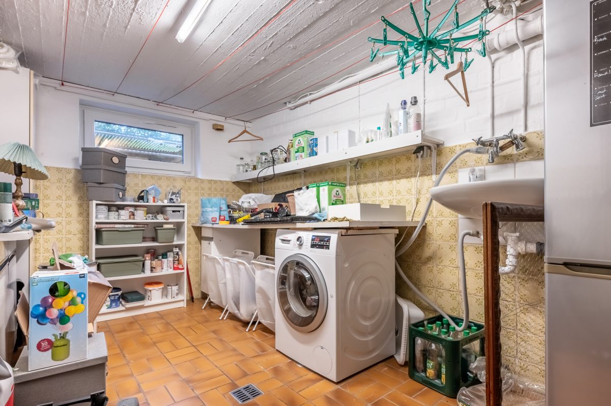 Immobilienangebot - Hamburg / Rahlstedt - Alle - TOP-Villenlage: 2-Familienhaus, teilvermietet, Vollkeller, Doppelgarage und 1.258 qm Grundstück!
