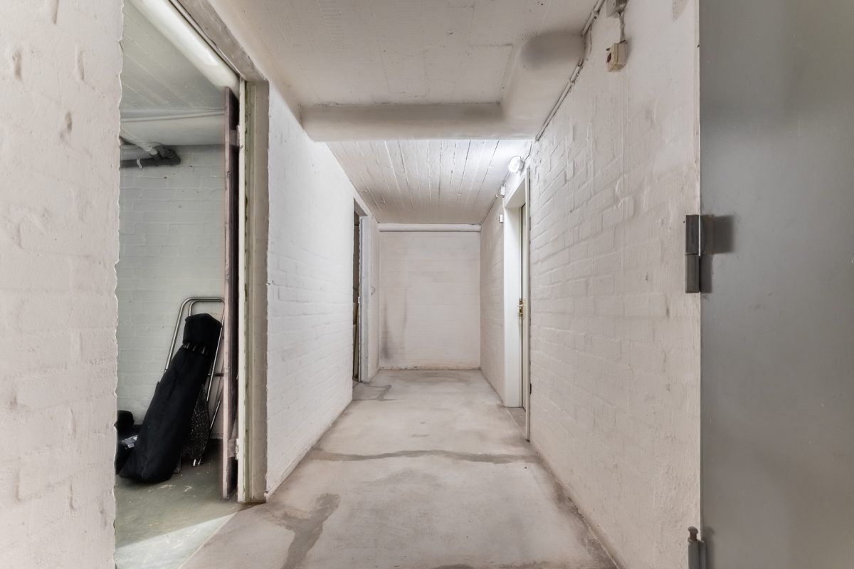 Immobilienangebot - Hamburg / Rahlstedt - Alle - TOP-Villenlage: 2-Familienhaus, teilvermietet, Vollkeller, Doppelgarage und 1.258 qm Grundstück!