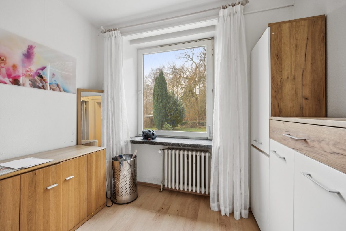 Immobilienangebot - Hamburg / Jenfeld - Alle - Großzügiges Einfamilienhaus mit großem Grundstück in bester Lage von Hamburg-Jenfeld
