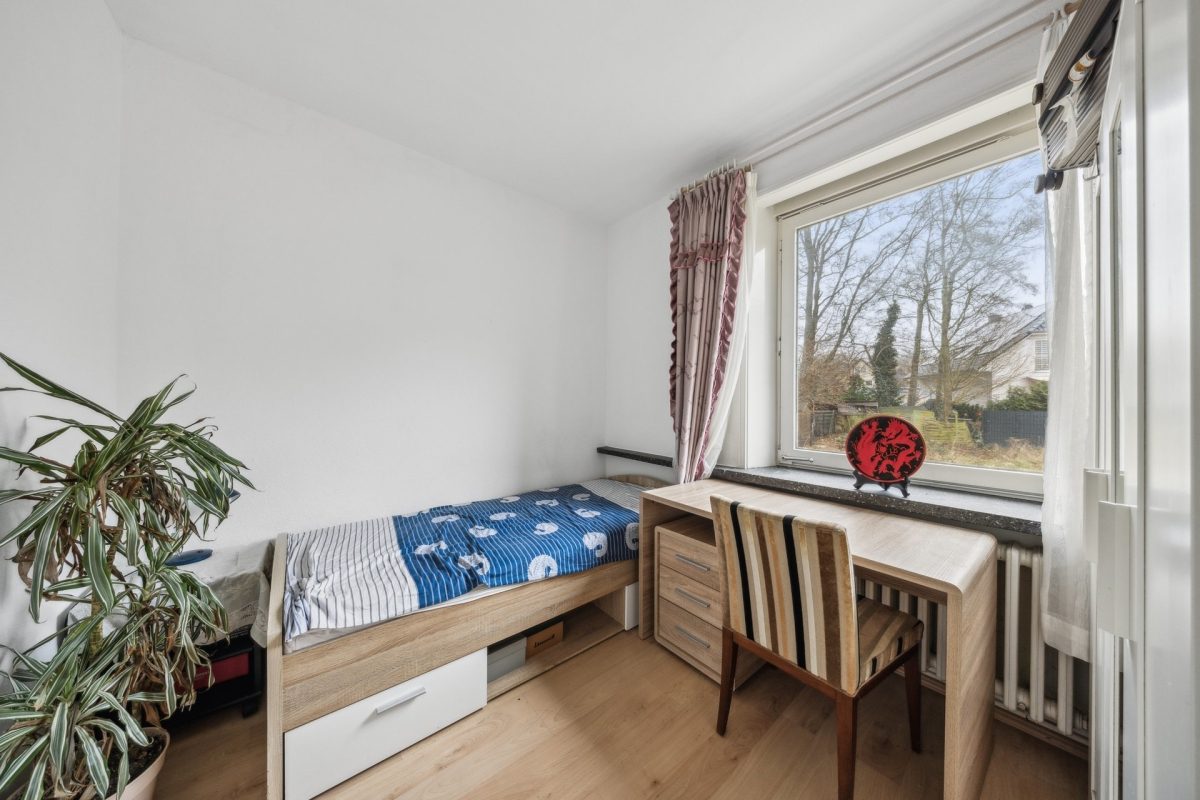 Immobilienangebot - Hamburg / Jenfeld - Alle - Großzügiges Einfamilienhaus mit großem Grundstück in bester Lage von Hamburg-Jenfeld