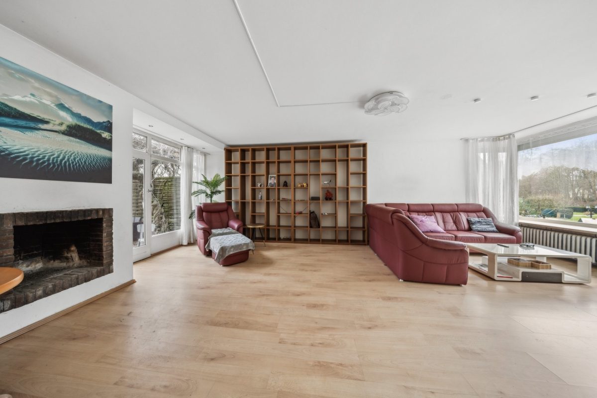 Immobilienangebot - Hamburg / Jenfeld - Alle - Großzügiges Einfamilienhaus mit großem Grundstück in bester Lage von Hamburg-Jenfeld