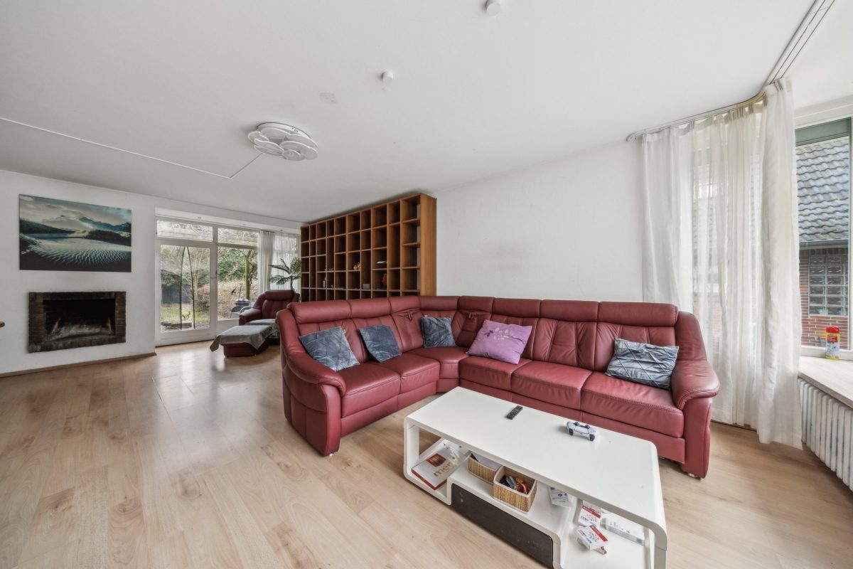 Immobilienangebot - Hamburg / Jenfeld - Alle - Großzügiges Einfamilienhaus mit großem Grundstück in bester Lage von Hamburg-Jenfeld