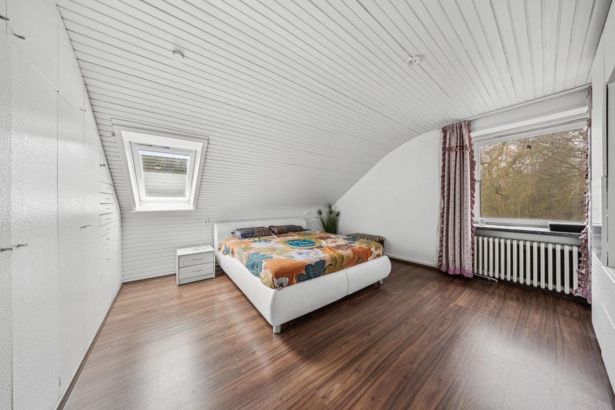 Immobilienangebot - Hamburg / Jenfeld - Alle - Großzügiges Einfamilienhaus mit großem Grundstück in bester Lage von Hamburg-Jenfeld