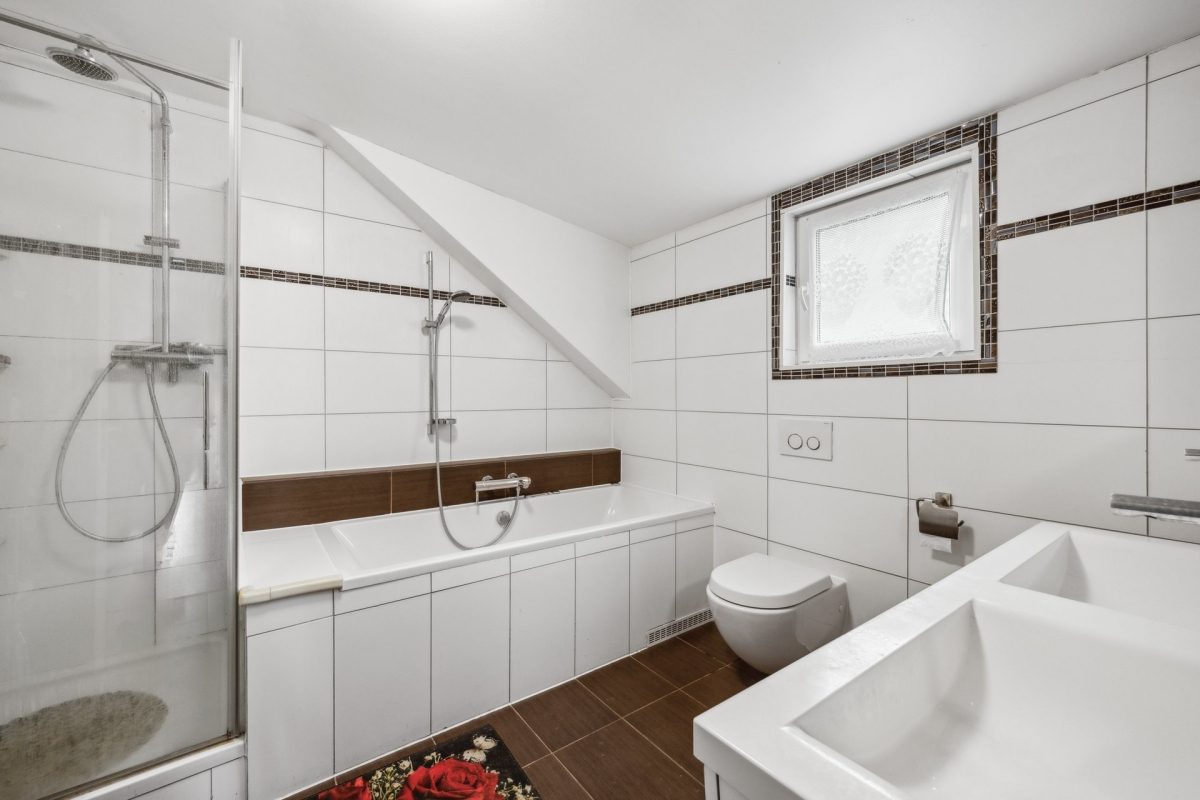 Immobilienangebot - Hamburg / Jenfeld - Alle - Großzügiges Einfamilienhaus mit großem Grundstück in bester Lage von Hamburg-Jenfeld