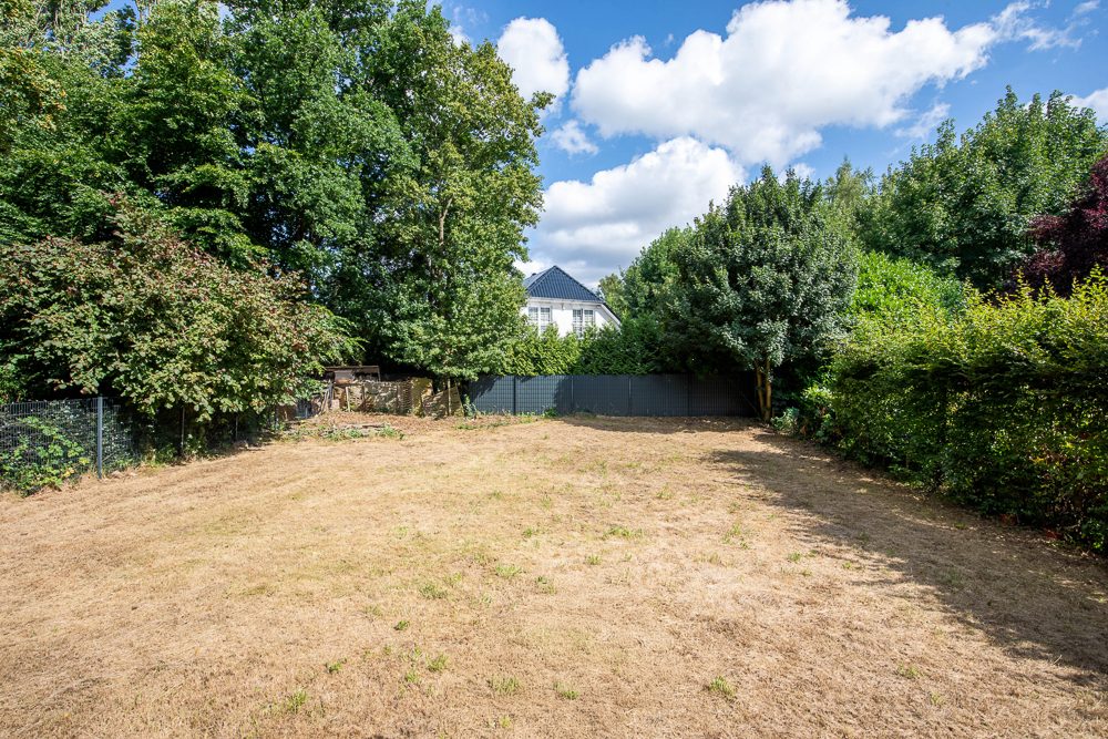 Immobilienangebot - Hamburg / Jenfeld - Alle - Großzügiges Einfamilienhaus mit großem Grundstück in bester Lage von Hamburg-Jenfeld