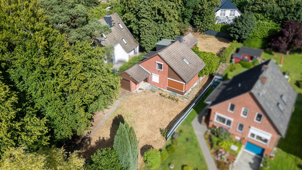 Immobilienangebot - Hamburg / Jenfeld - Alle - Großzügiges Einfamilienhaus mit großem Grundstück in bester Lage von Hamburg-Jenfeld