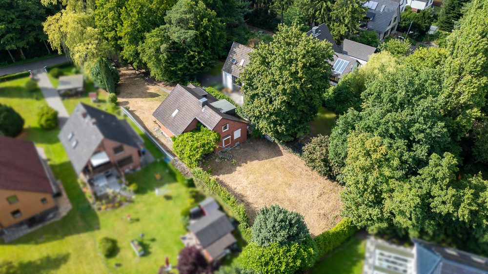 Immobilienangebot - Hamburg / Jenfeld - Alle - Großzügiges Einfamilienhaus mit großem Grundstück in bester Lage von Hamburg-Jenfeld