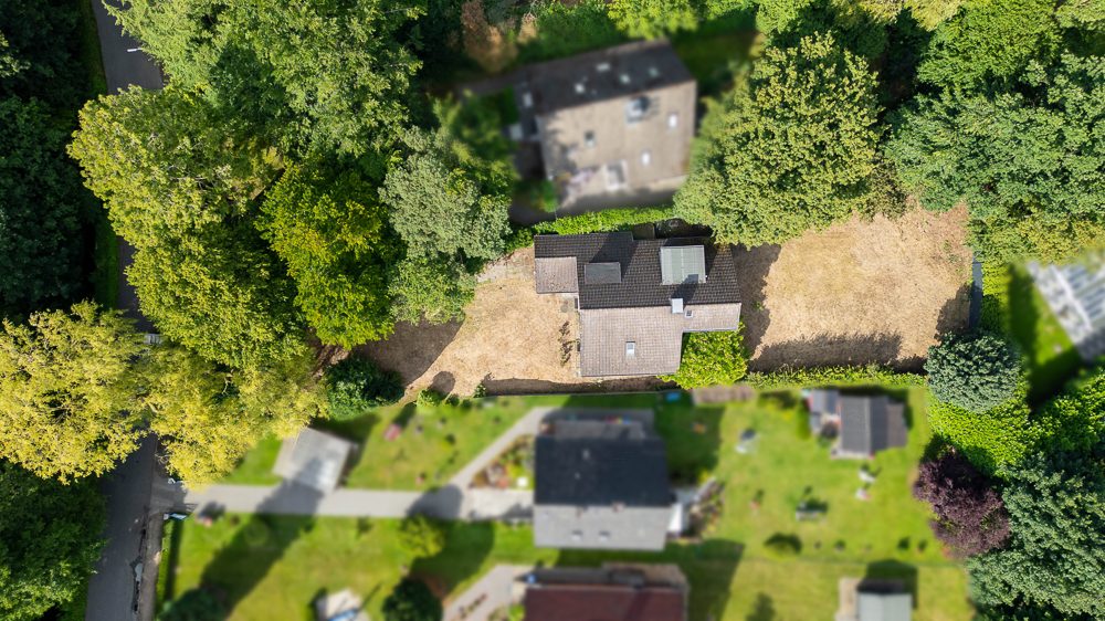Immobilienangebot - Hamburg / Jenfeld - Alle - Großzügiges Einfamilienhaus mit großem Grundstück in bester Lage von Hamburg-Jenfeld