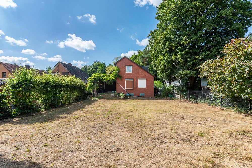 Immobilienangebot - Hamburg / Jenfeld - Alle - Großzügiges Einfamilienhaus mit großem Grundstück in bester Lage von Hamburg-Jenfeld