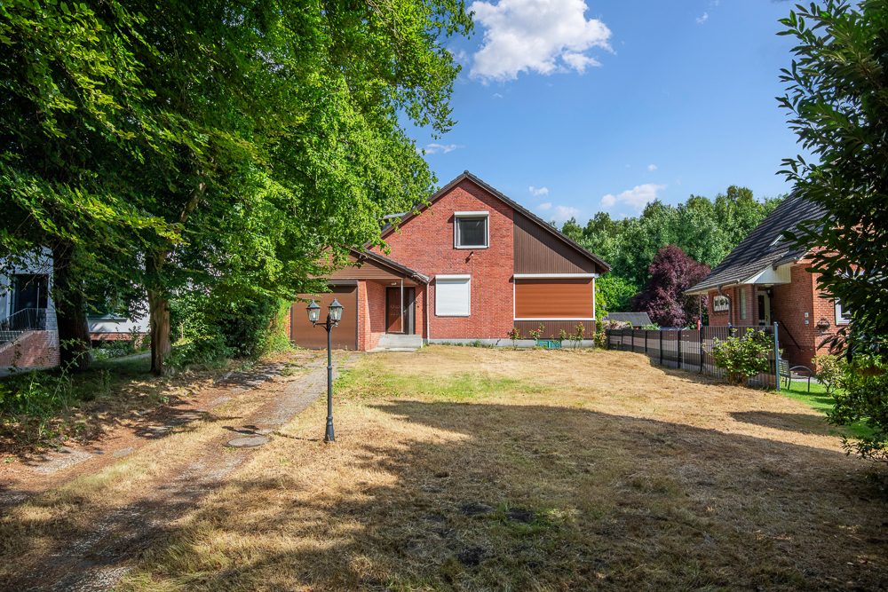 Immobilienangebot - Hamburg / Jenfeld - Alle - Großzügiges Einfamilienhaus mit großem Grundstück in bester Lage von Hamburg-Jenfeld