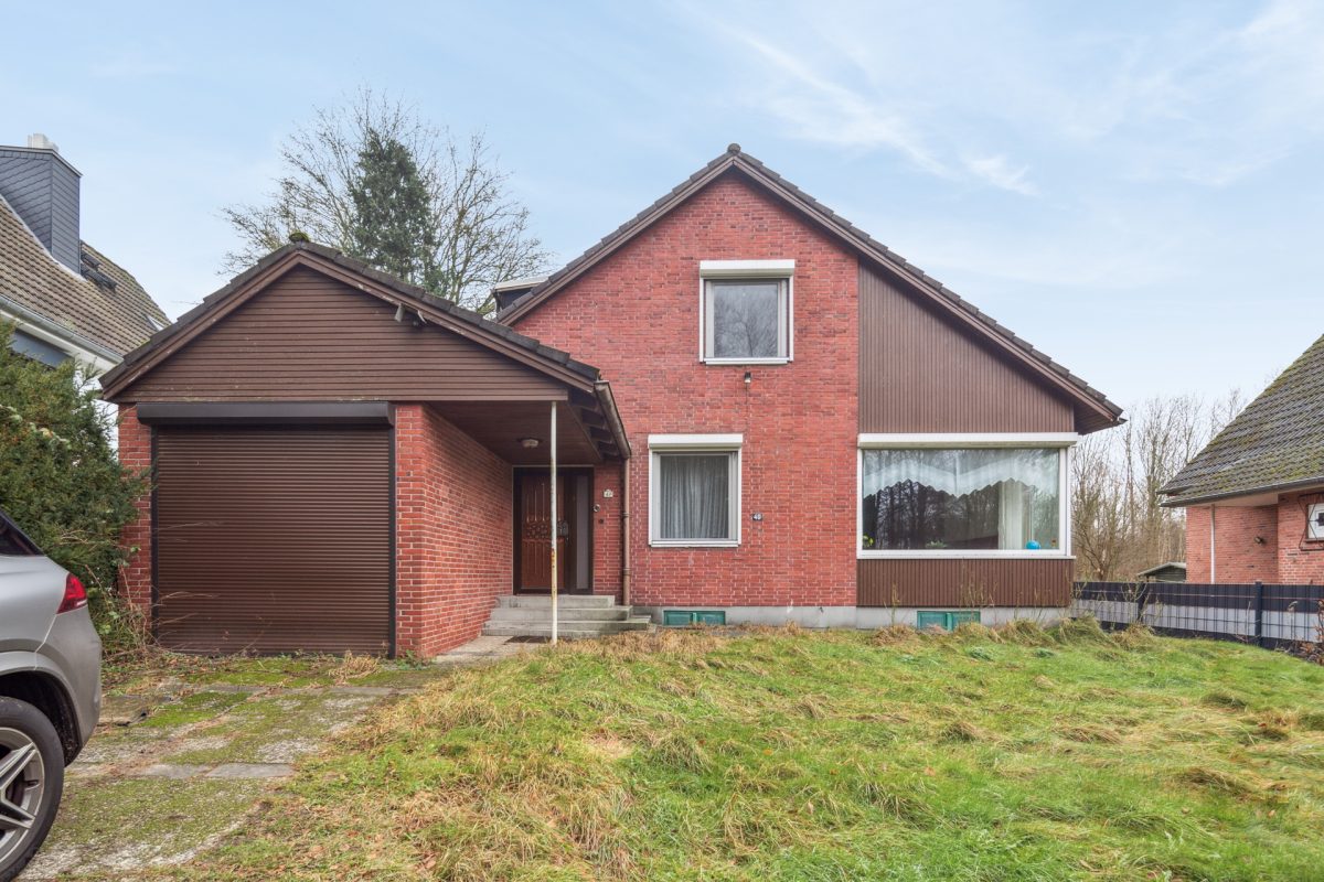 Immobilienangebot - Hamburg / Jenfeld - Alle - Großzügiges Einfamilienhaus mit großem Grundstück in bester Lage von Hamburg-Jenfeld