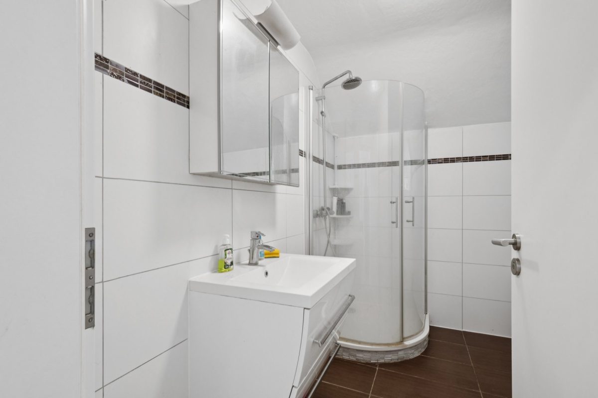 Immobilienangebot - Hamburg / Jenfeld - Alle - Großzügiges Einfamilienhaus mit großem Grundstück in bester Lage von Hamburg-Jenfeld