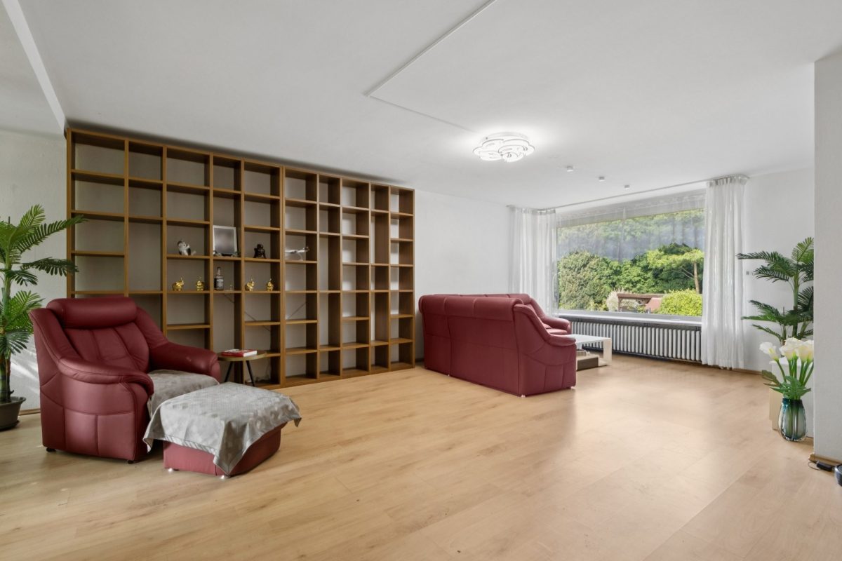Immobilienangebot - Hamburg / Jenfeld - Alle - Großzügiges Einfamilienhaus mit großem Grundstück in bester Lage von Hamburg-Jenfeld
