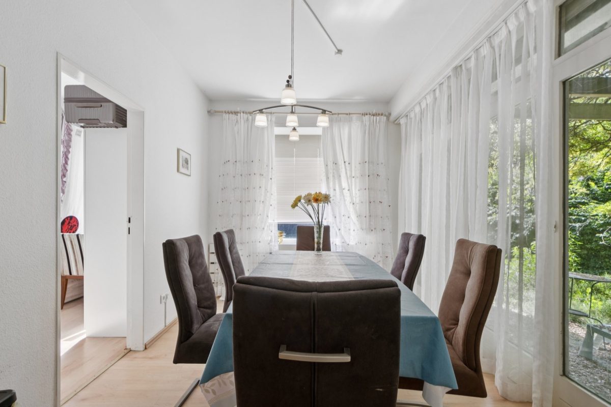 Immobilienangebot - Hamburg / Jenfeld - Alle - Großzügiges Einfamilienhaus mit großem Grundstück in bester Lage von Hamburg-Jenfeld
