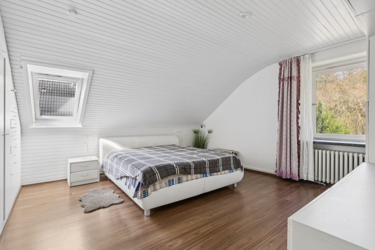 Immobilienangebot - Hamburg / Jenfeld - Alle - Großzügiges Einfamilienhaus mit großem Grundstück in bester Lage von Hamburg-Jenfeld