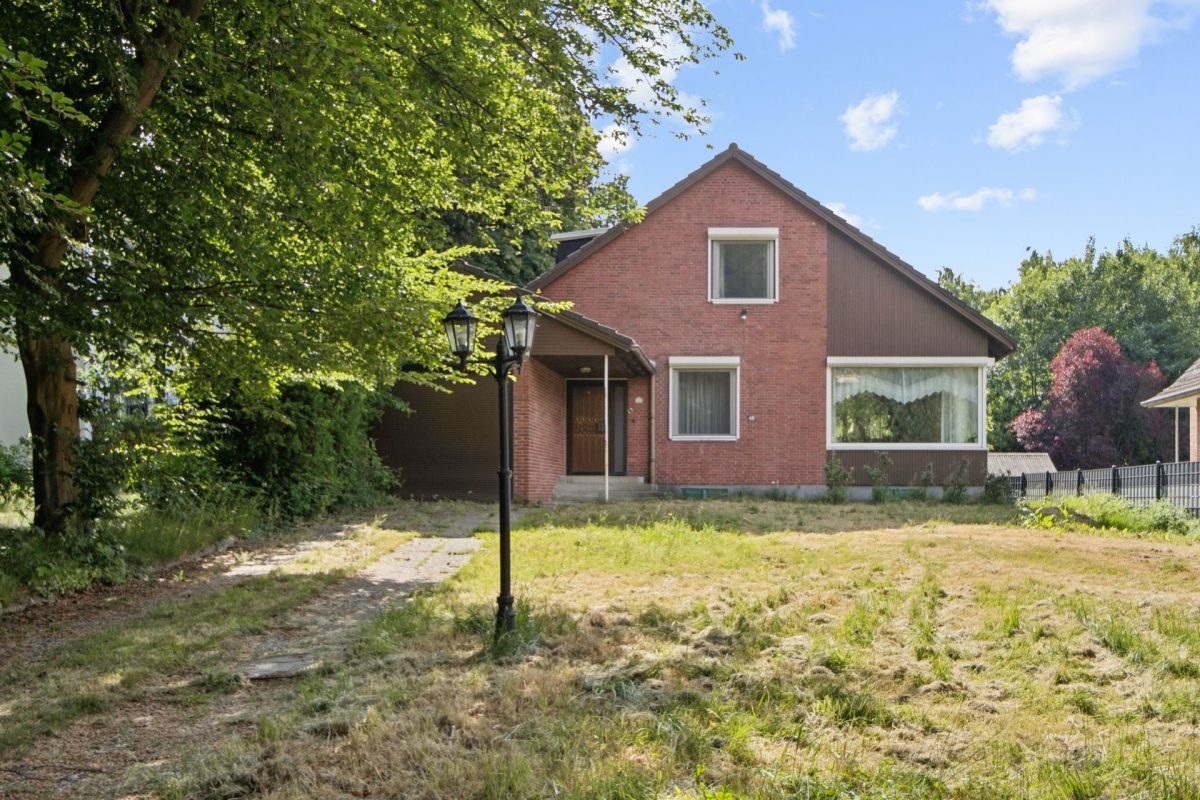 Immobilienangebot - Hamburg / Jenfeld - Alle - Großzügiges Einfamilienhaus mit großem Grundstück in bester Lage von Hamburg-Jenfeld