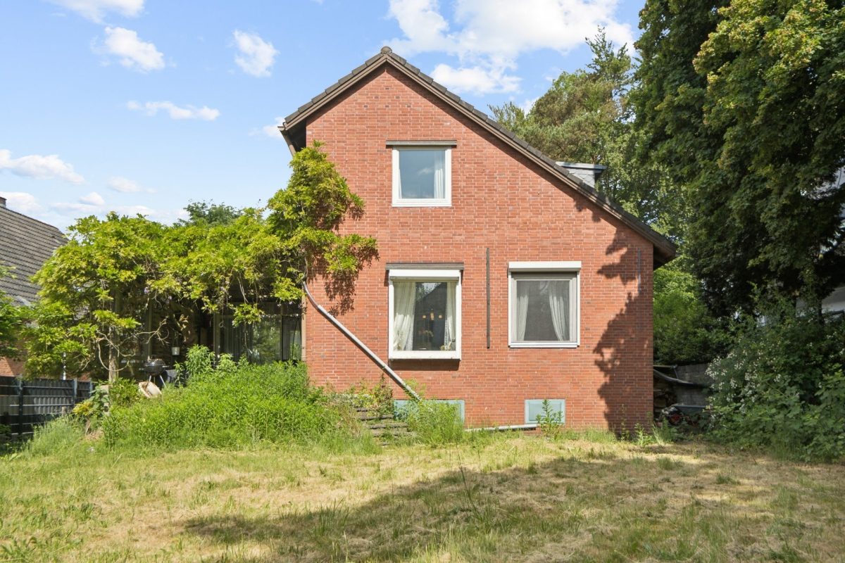 Immobilienangebot - Hamburg / Jenfeld - Alle - Großzügiges Einfamilienhaus mit großem Grundstück in bester Lage von Hamburg-Jenfeld