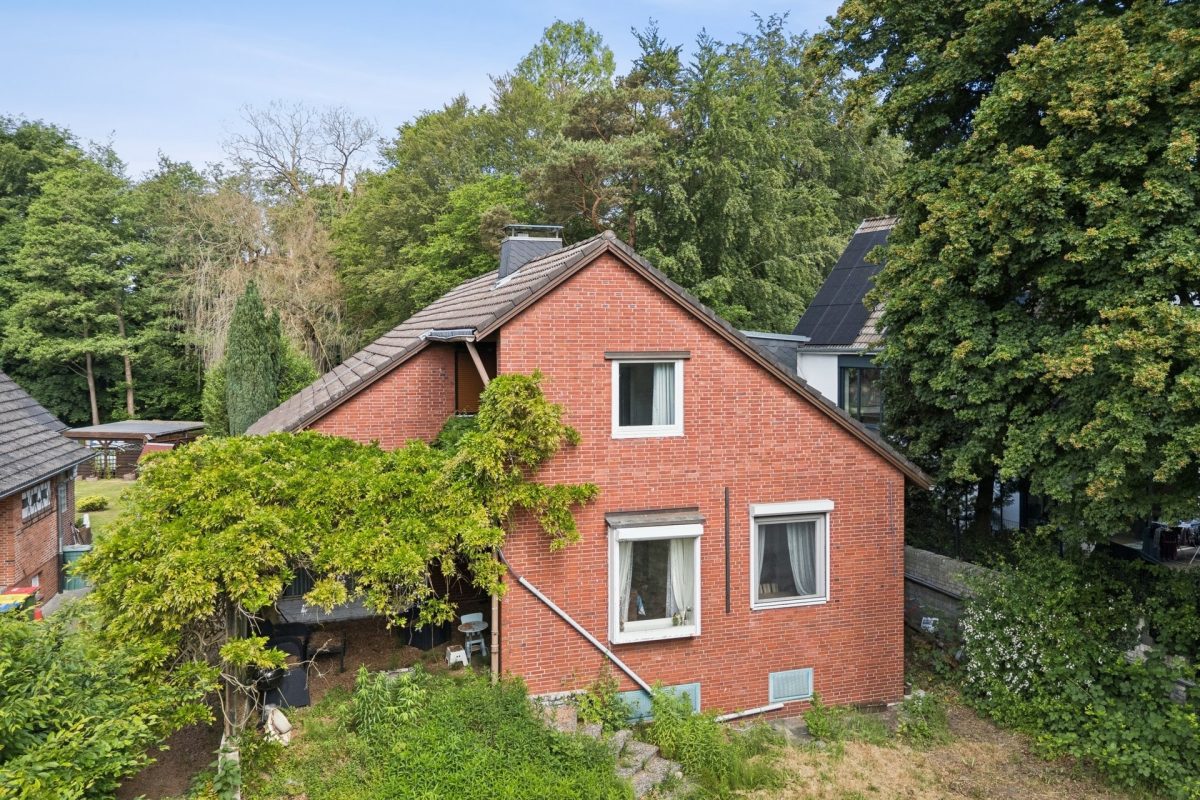 Immobilienangebot - Hamburg / Jenfeld - Alle - Großzügiges Einfamilienhaus mit großem Grundstück in bester Lage von Hamburg-Jenfeld
