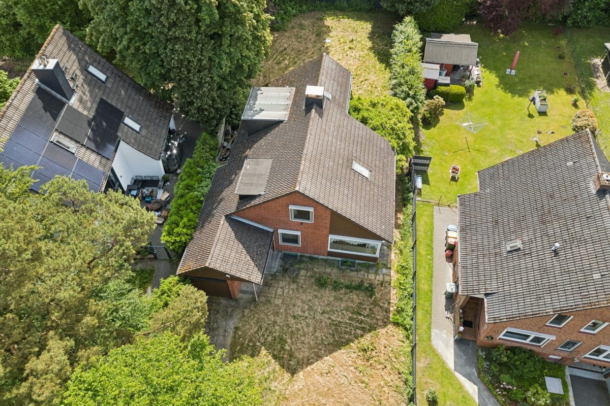Immobilienangebot - Hamburg / Jenfeld - Alle - Großzügiges Einfamilienhaus mit großem Grundstück in bester Lage von Hamburg-Jenfeld