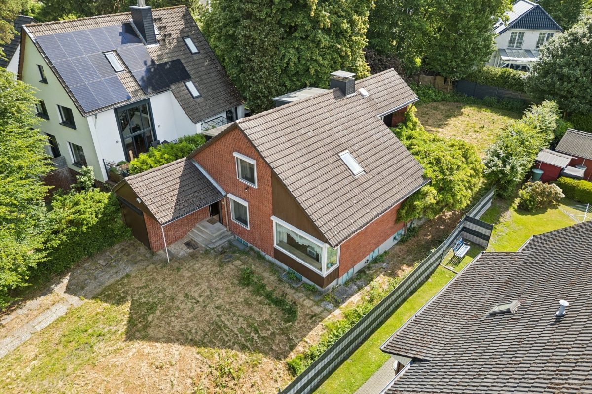 Immobilienangebot - Hamburg / Jenfeld - Alle - Großzügiges Einfamilienhaus mit großem Grundstück in bester Lage von Hamburg-Jenfeld