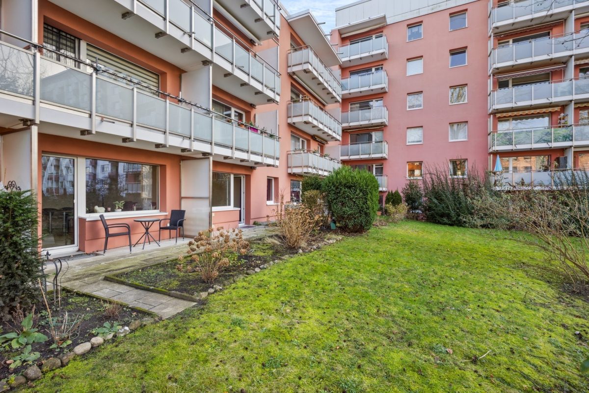 Immobilienangebot - Hamburg / Meiendorf - Alle - Attraktive 2,5-Zimmer-Wohnung mit schöner Terrasse sowie Stellplatz