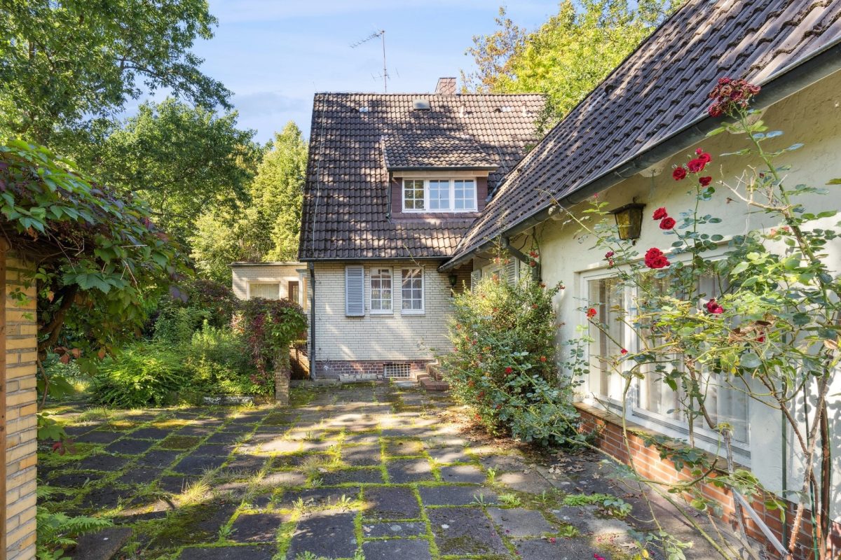 Immobilienangebot - Ahrensburg - Alle - Wohnhaus in Traumlage Hagener Allee zur Modernisierung