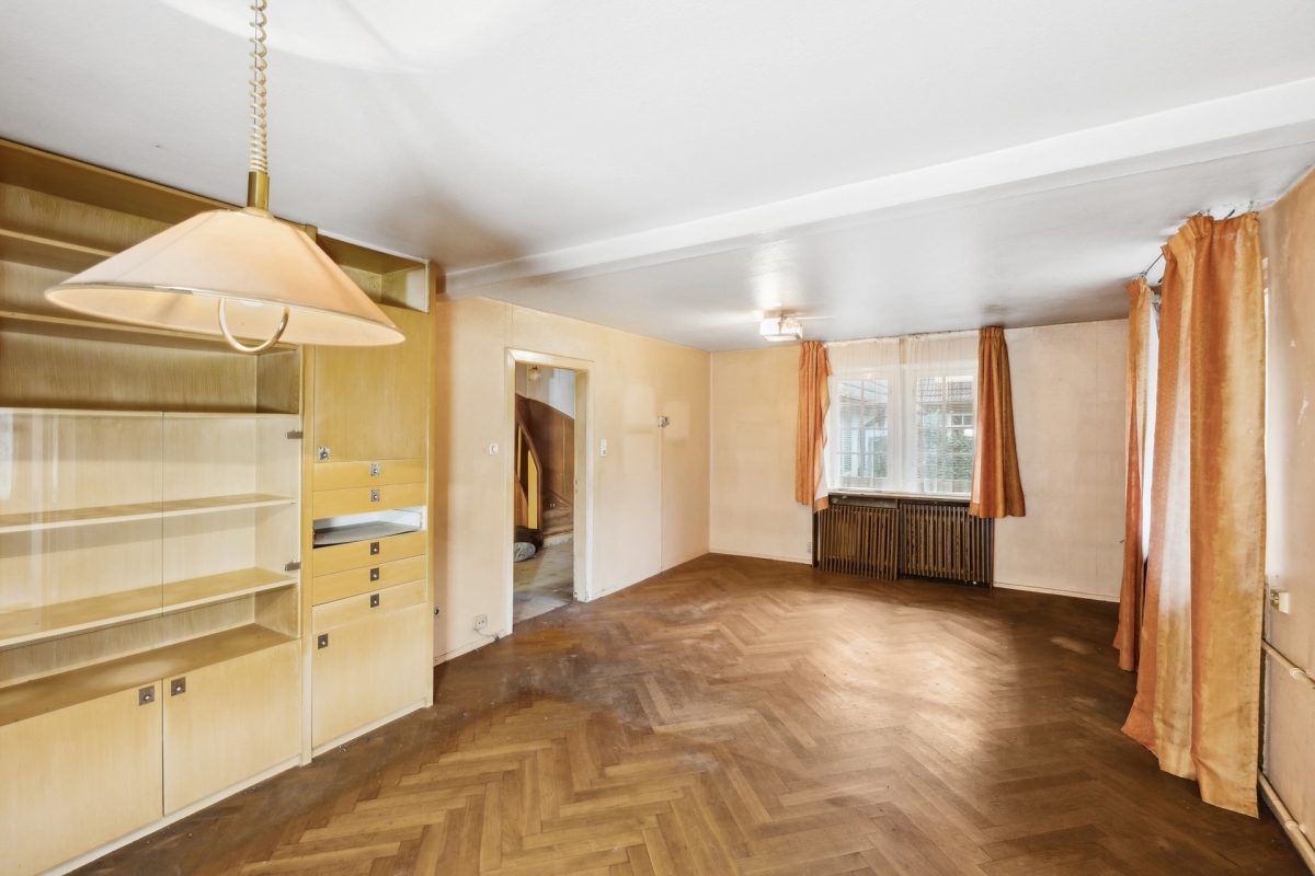 Immobilienangebot - Ahrensburg - Alle - Wohnhaus in Traumlage Hagener Allee zur Modernisierung