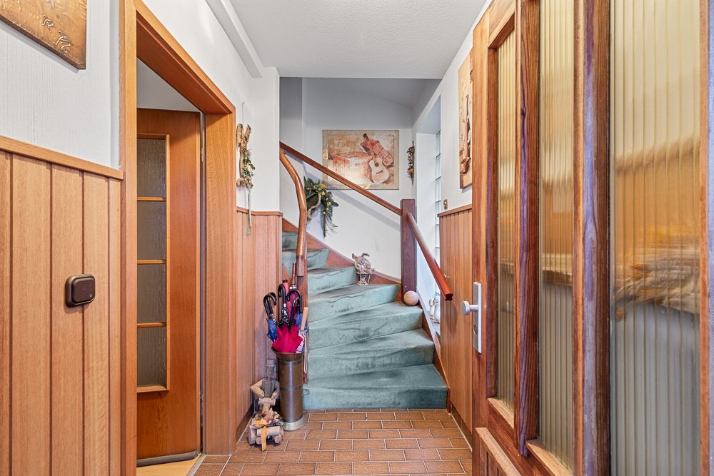 Immobilienangebot - Hamburg / Rahlstedt - Alle - Gepflegtes Zweifamilienhaus mit herrlichem Grundstück in ruhiger Wohnlage von Alt-Rahlstedt!