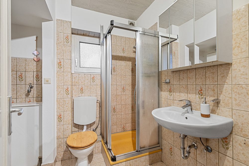 Immobilienangebot - Hamburg / Rahlstedt - Alle - Gepflegtes Zweifamilienhaus mit herrlichem Grundstück in ruhiger Wohnlage von Alt-Rahlstedt!