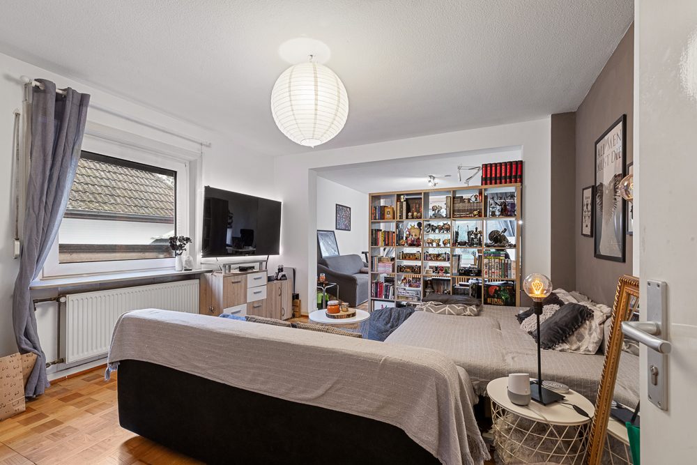 Immobilienangebot - Hamburg / Rahlstedt - Alle - Gepflegtes Zweifamilienhaus mit herrlichem Grundstück in ruhiger Wohnlage von Alt-Rahlstedt!