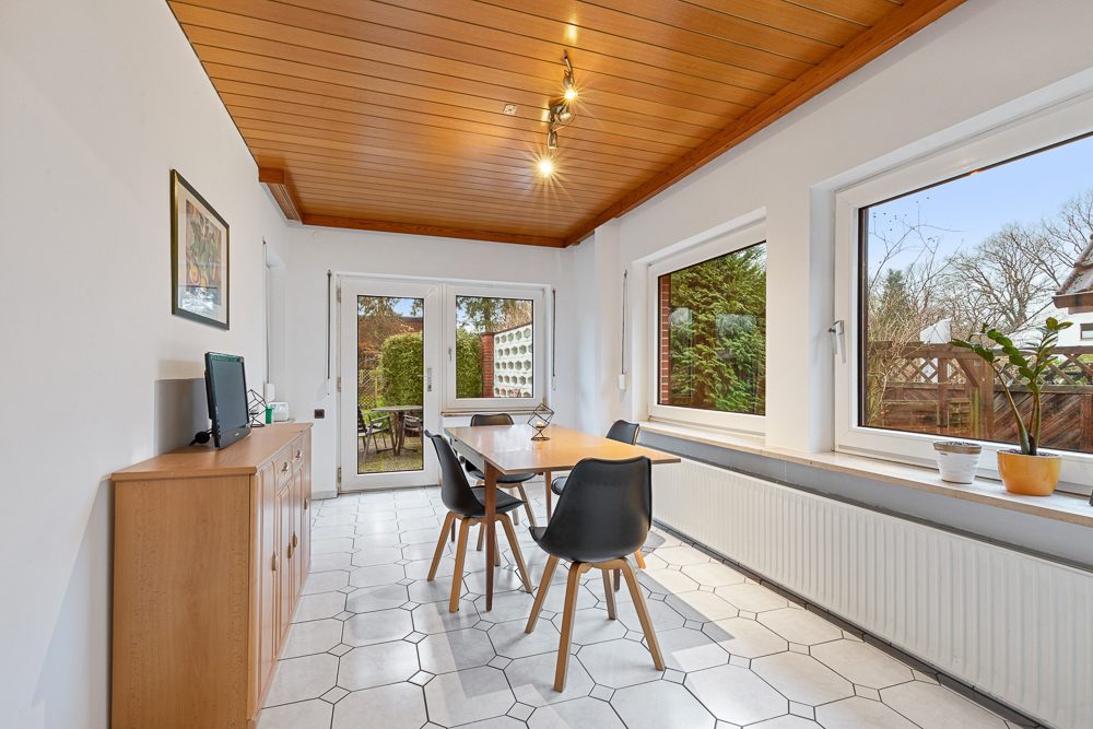 Immobilienangebot - Hamburg / Rahlstedt - Alle - Gepflegtes Zweifamilienhaus mit herrlichem Grundstück in ruhiger Wohnlage von Alt-Rahlstedt!