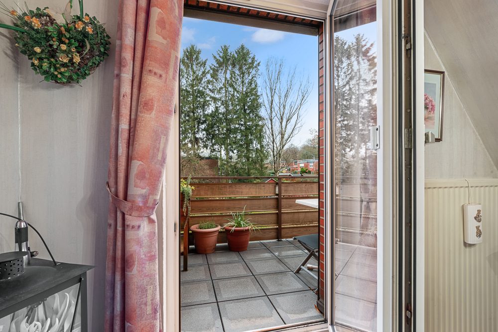 Immobilienangebot - Hamburg / Rahlstedt - Alle - Gepflegtes Zweifamilienhaus mit herrlichem Grundstück in ruhiger Wohnlage von Alt-Rahlstedt!
