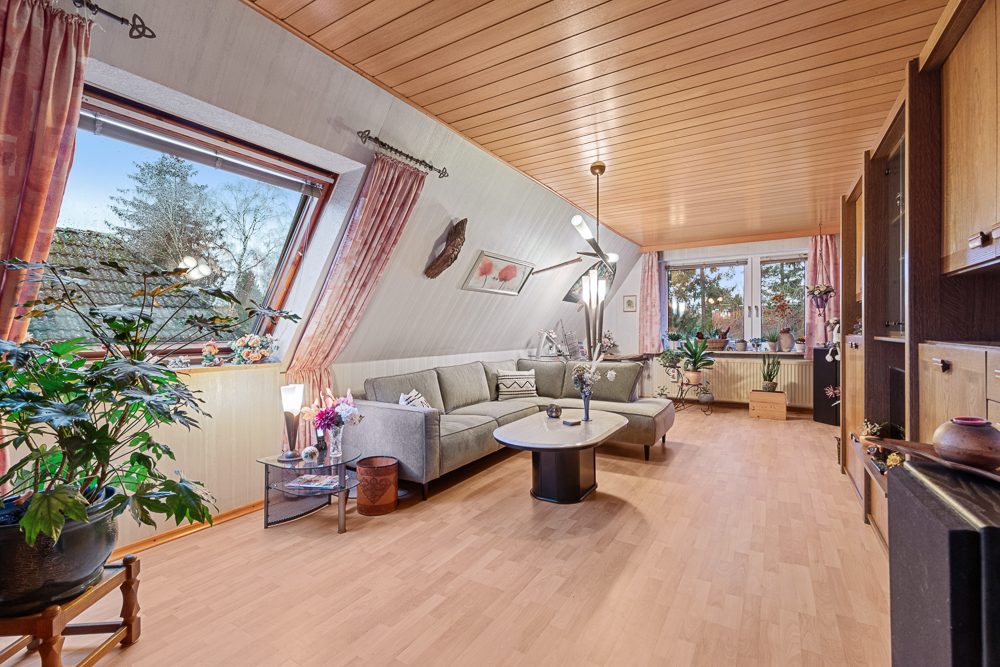 Immobilienangebot - Hamburg / Rahlstedt - Alle - Gepflegtes Zweifamilienhaus mit herrlichem Grundstück in ruhiger Wohnlage von Alt-Rahlstedt!