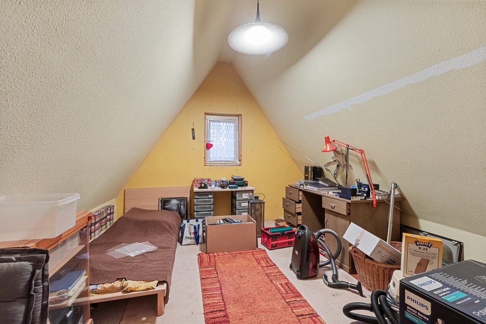 Immobilienangebot - Hamburg / Rahlstedt - Alle - Gepflegtes Zweifamilienhaus mit herrlichem Grundstück in ruhiger Wohnlage von Alt-Rahlstedt!