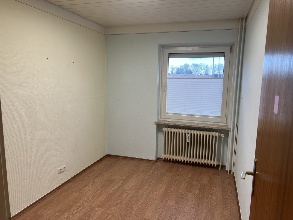 Immobilienangebot - Büdelsdorf - Alle - Gut geschnittene drei Zimmer Wohnung 
im Hochpaterre Nähe Eiderstadion