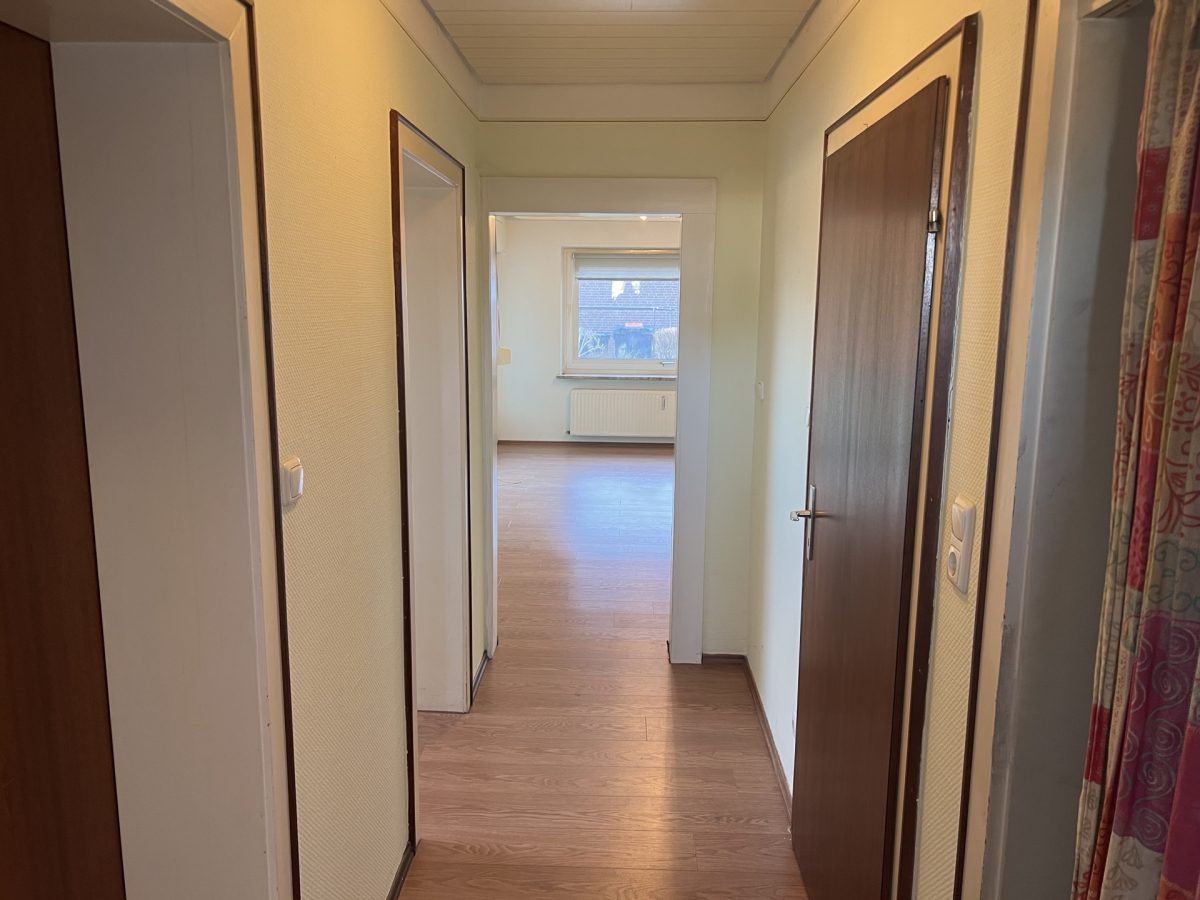 Immobilienangebot - Büdelsdorf - Alle - Gut geschnittene drei Zimmer Wohnung 
im Hochpaterre Nähe Eiderstadion