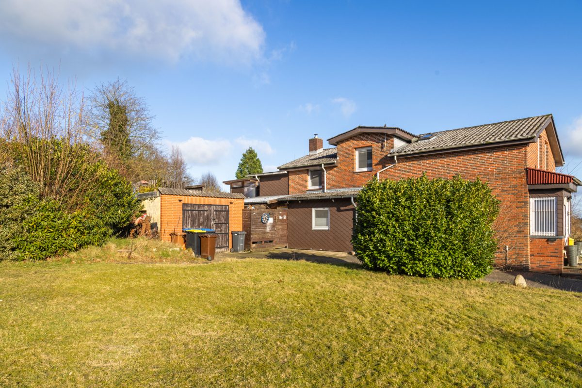 Immobilienangebot - Hanerau-Hademarschen - Alle - Individuelles Einfamilienhaus mit zusätzlichem Baugrundstück
in Hanerau-Hademarschen