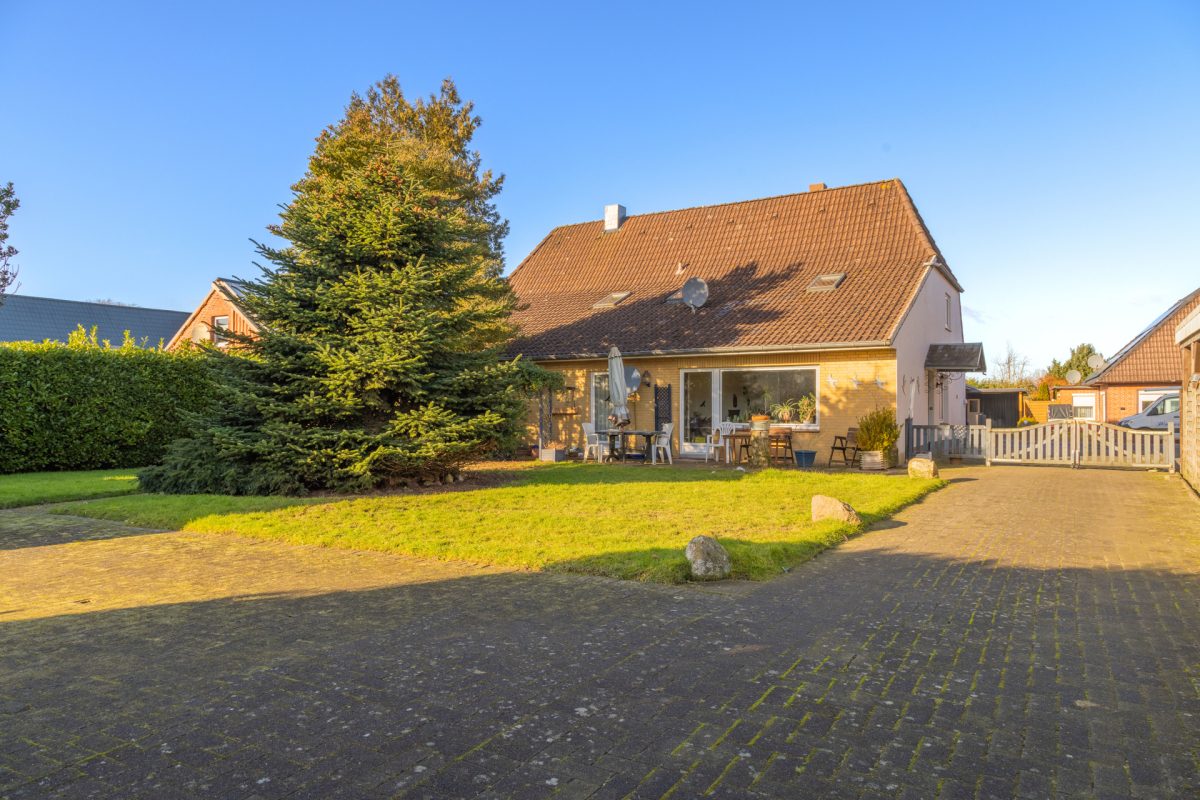 Immobilienangebot - Tellingstedt - Alle - Mehrfamilienhaus mit vier Wohneinheiten 
auf großem Grundstück in Tellingstedt
