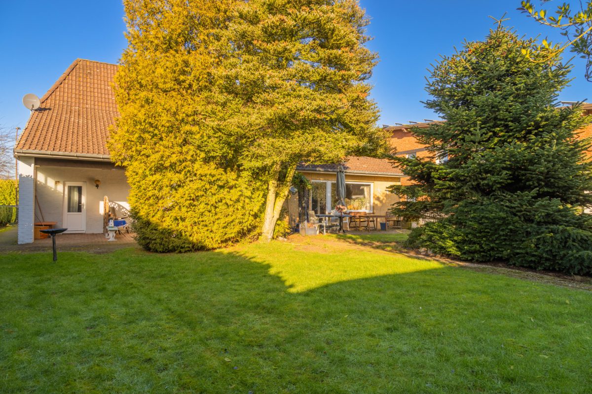 Immobilienangebot - Tellingstedt - Alle - Mehrfamilienhaus mit vier Wohneinheiten 
auf großem Grundstück in Tellingstedt