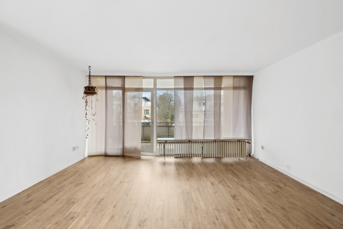 Immobilienangebot - Hamburg / Rahlstedt - Alle - Alt-Rahlstedt mitten im Villengebiet: Attraktive 2 - Zimmer Wohnung mit Balkon und Garage