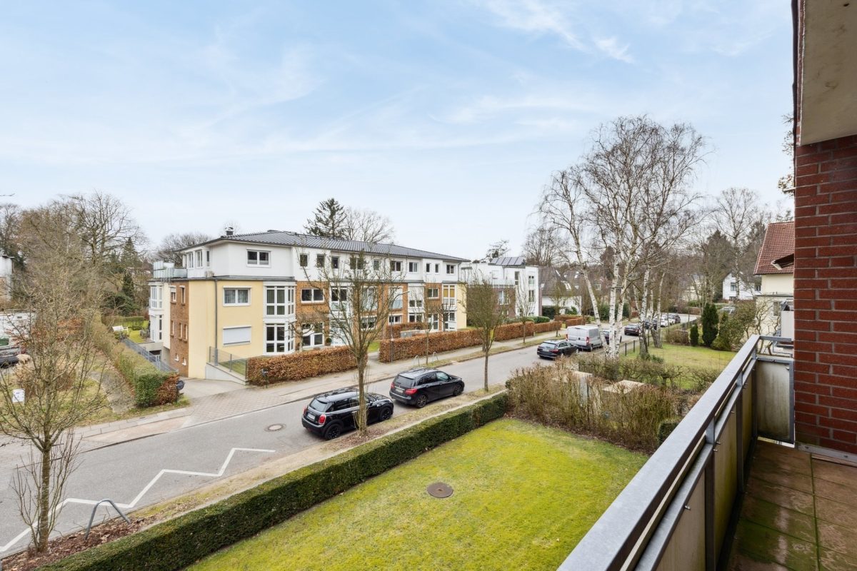 Immobilienangebot - Hamburg / Rahlstedt - Alle - Alt-Rahlstedt mitten im Villengebiet: Attraktive 2 - Zimmer Wohnung mit Balkon und Garage