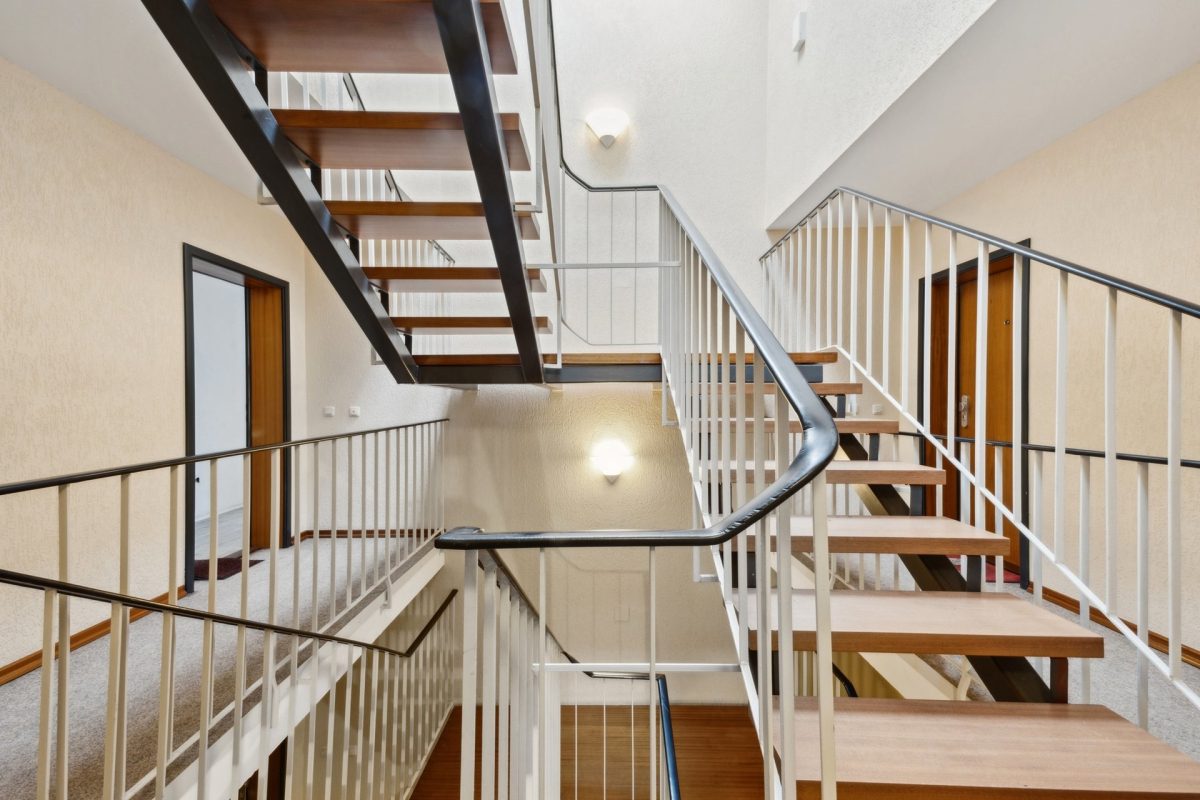Immobilienangebot - Hamburg / Rahlstedt - Alle - Alt-Rahlstedt mitten im Villengebiet: Attraktive 2 - Zimmer Wohnung mit Balkon und Garage