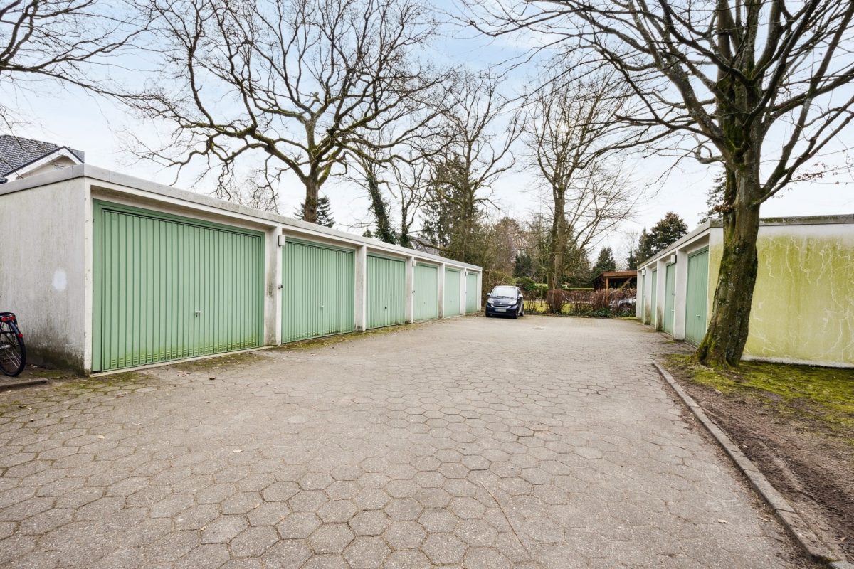 Immobilienangebot - Hamburg / Rahlstedt - Alle - Alt-Rahlstedt mitten im Villengebiet: Attraktive 2 - Zimmer Wohnung mit Balkon und Garage