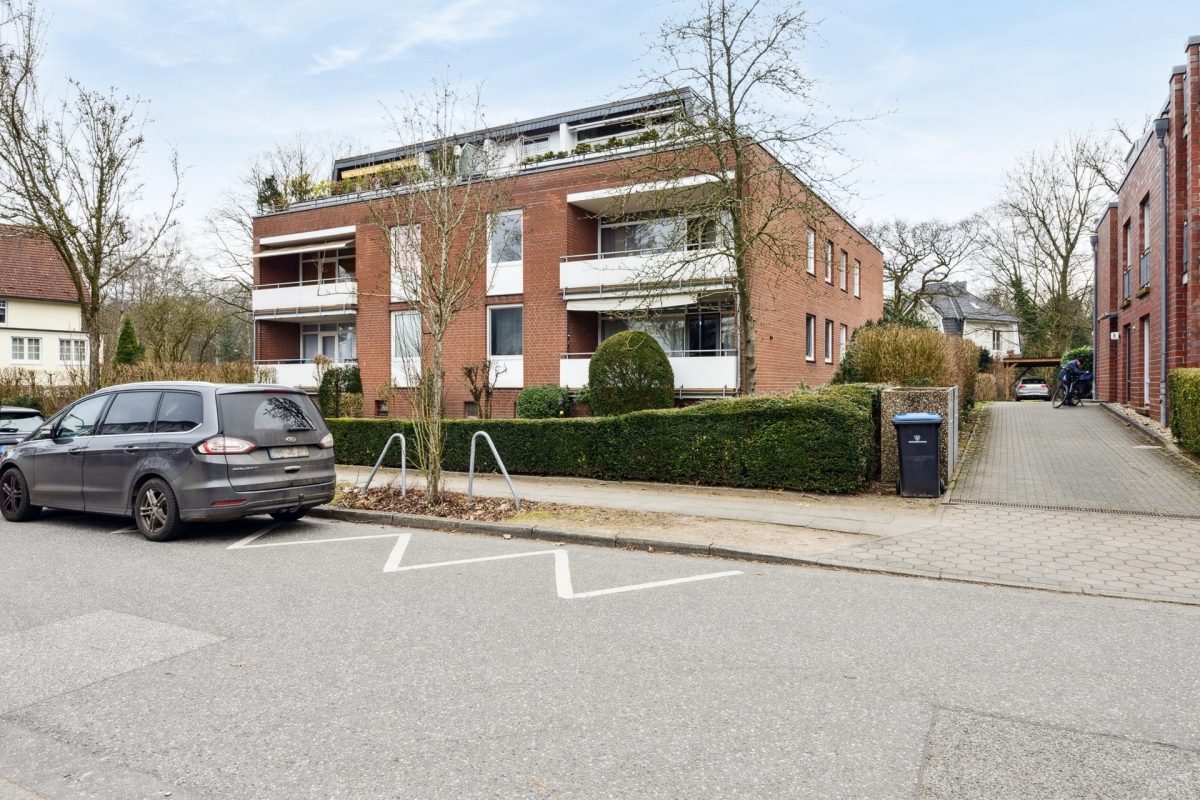Immobilienangebot - Hamburg / Rahlstedt - Alle - Alt-Rahlstedt mitten im Villengebiet: Attraktive 2 - Zimmer Wohnung mit Balkon und Garage