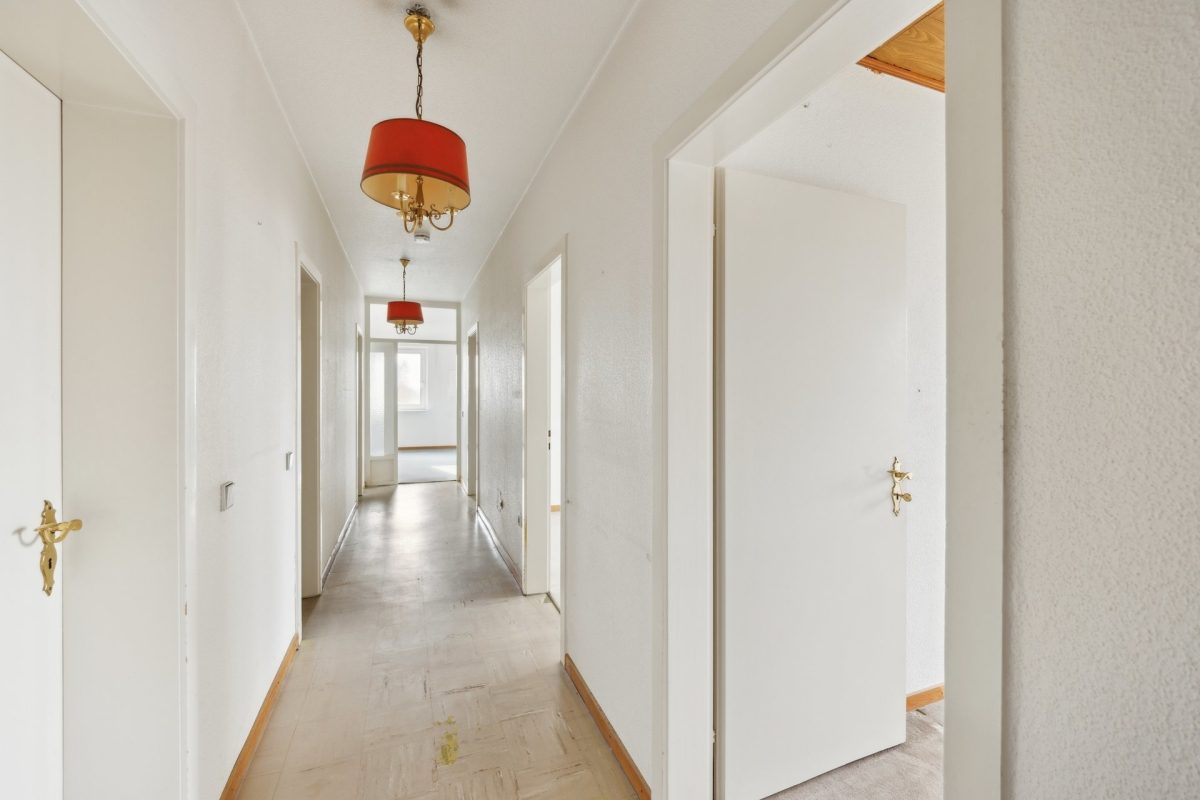 Immobilienangebot - Hamburg / Meiendorf - Alle - Renovierungsbedürftige 3-Zimmer Wohnung mit Aufzug in ruhiger und zentraler Lage von Meiendorf