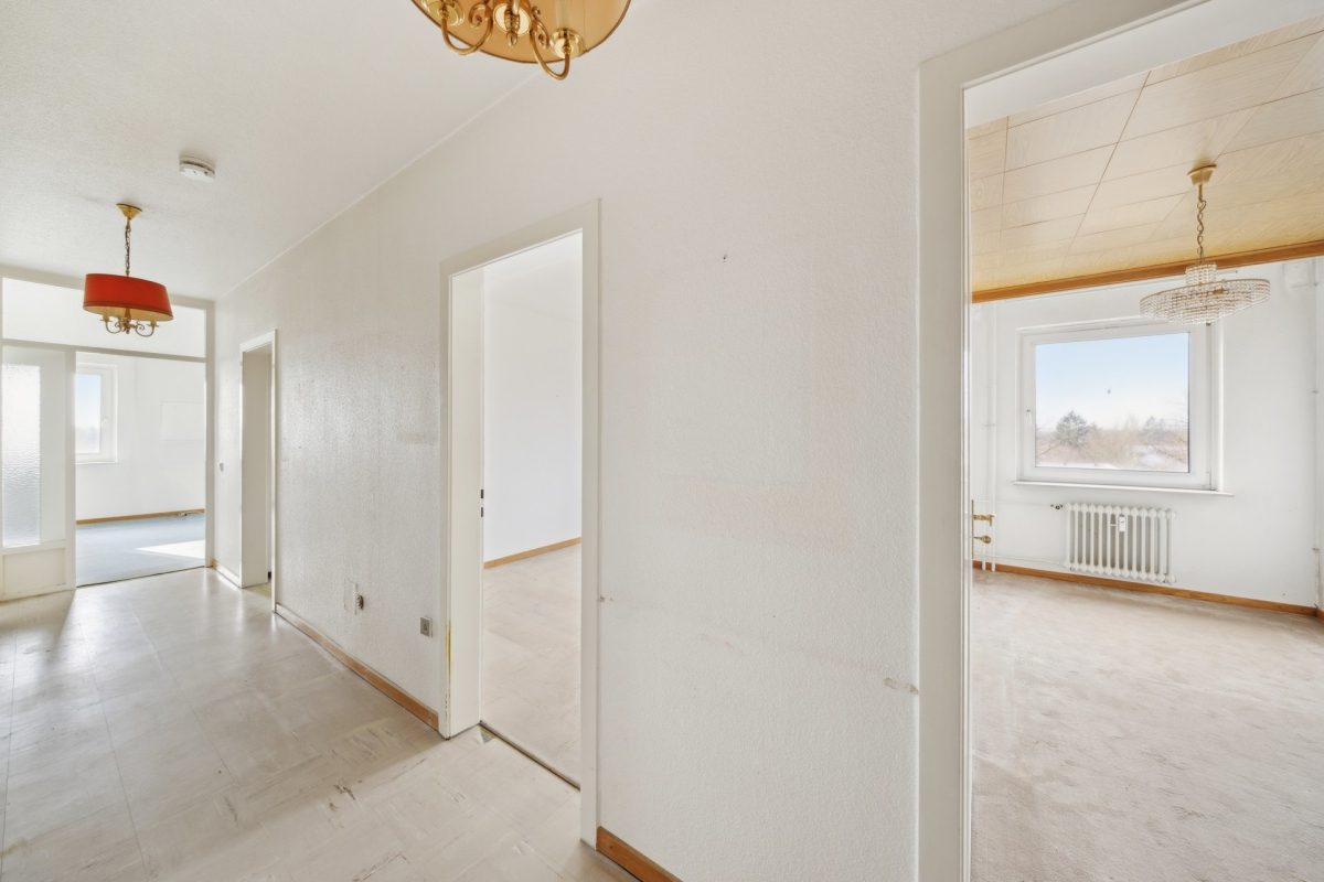 Immobilienangebot - Hamburg / Meiendorf - Alle - Renovierungsbedürftige 3-Zimmer Wohnung mit Aufzug in ruhiger und zentraler Lage von Meiendorf