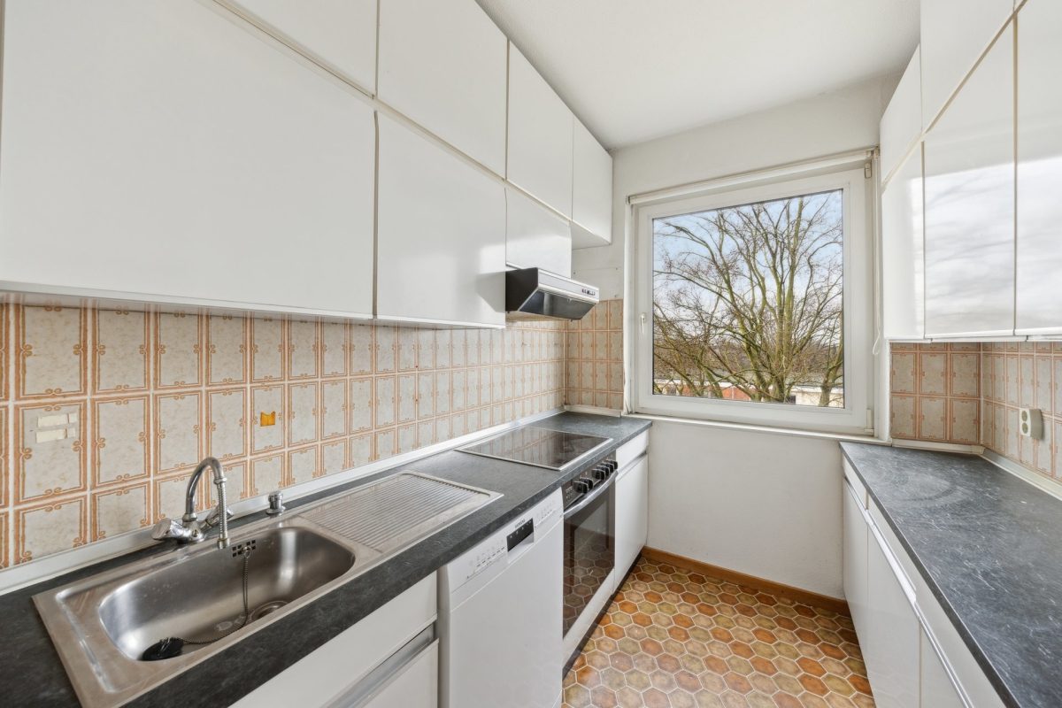 Immobilienangebot - Hamburg / Meiendorf - Alle - Renovierungsbedürftige 3-Zimmer Wohnung mit Aufzug in ruhiger und zentraler Lage von Meiendorf